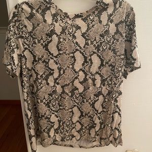 H&M snakeskin basic tee with pocket